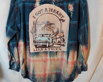 Camisa de algodón blanqueado reciclado: camisa suave y cómoda cosida a mano.