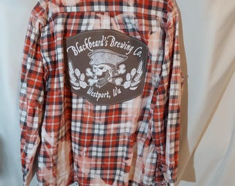 Camisa de algodón blanqueado reciclado: camisa suave y cómoda cosida a mano.