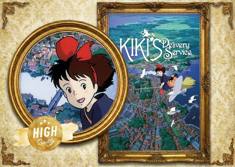 K&ouml;nnte beinhalten: Ein gerahmter Druck mit Kunstwerken aus "Kikis kleiner Lieferservice". Der Druck enth&auml;lt ein rundes Portr&auml;t von Kiki und ein gr&ouml;&szlig;eres Bild von Kiki, die &uuml;ber einer Stadt fliegt. Der Text "Kiki's Delivery Service" ist sichtbar.