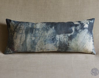 Art abstrait Bleu marine et blanc Housse de  Coussin en Lin. Sumi-e style forêt   ..  Allusion bois bleu / FRAGMENTS. Wabi sabi decor