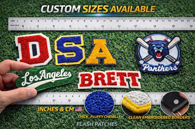 Puede incluir: Colecci&oacute;n de parches personalizados con detalles de chenilla y bordados. Incluye parches con las letras D, S, A y BRETT, un parche de Los &Aacute;ngeles y un logotipo de los Panthers. Se muestra el texto "CUSTOM SIZES AVAILABLE".