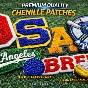 Puede incluir: Una colecci&oacute;n de parches de chenilla en varios colores y dise&ntilde;os. Incluye las letras "D", "S", "A", y el nombre "BRETT", junto con un parche de "Los Angeles" y un logotipo de pantera. Los parches tienen bordes bordados limpios.