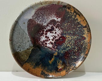 Plato de cerámica de gres artesanal con esmalte abstracto de Studio Pottery, multicolor, 6.5"