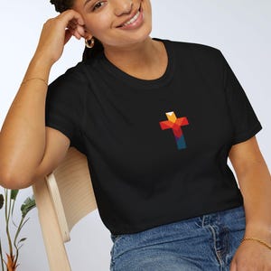 Camiseta geométrica da Santa Cruz: Vestuário de fé cristã