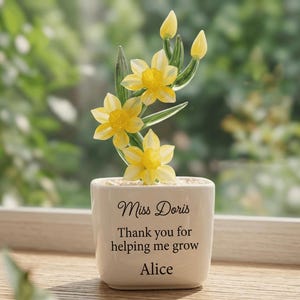 Vaso in vetro personalizzato con il fiore di nascita, regalo di compleanno unico per la migliore amica, la sorella, la mamma, ricordo floreale personalizzato, grazioso accessorio da scrivania.