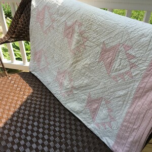 Beautiful Pale Pink And White Hand Sewn Vintage Quilt image 2