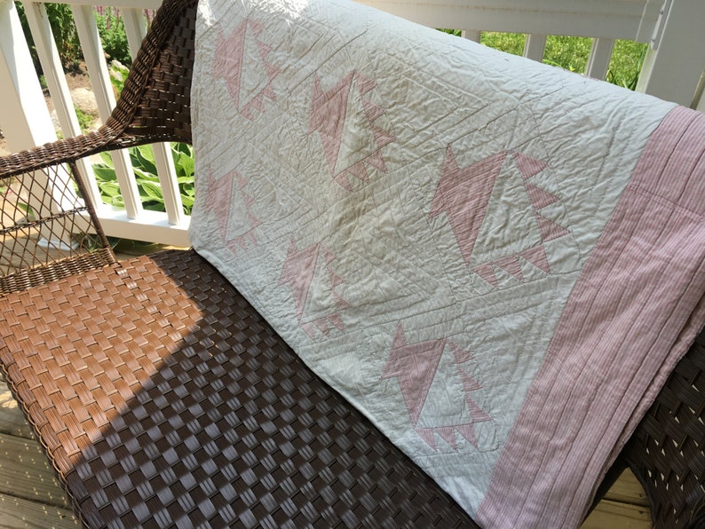 Beautiful Pale Pink And White Hand Sewn Vintage Quilt image 2