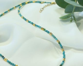 Halsband med turkos pärla och guld | Delikat boho halsband | Minimalistiskt turkos halsband | Halsband med ädelstenspärlor | Halsband med lager | Gåva till kvinnor
