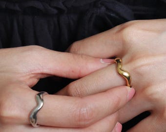 Anel minimalista com ondas: aliança para usar em conjunto com outros anéis, em ouro ou prata de lei, presente perfeito para o Dia dos Namorados.