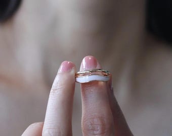 Anel de esmalte branco: faixa ajustável de aço inoxidável banhado a ouro