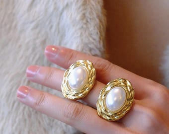 Brincos de pérola dourada estilo vintage: presente de joia para madrinha de casamento