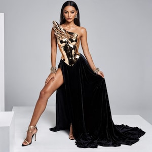 Golden Top Corset – Sculptural Breast Plate for Stage, Event & Party Outfits