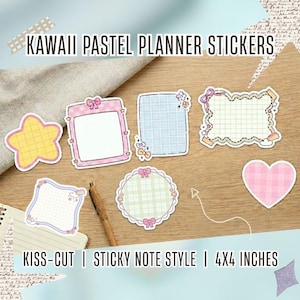 Op de afbeelding: Een verzameling pastelkleurige plannerstickers in diverse vormen, waaronder een gele ster, een roze ruitjesvierkant, een blauwe rasterrechthoek, een geschulpt kader, een golvend kader, een groene ruitjes-cirkel en een roze hart, met de tekst KAWAI PASTEL PLANNER STICKERS en KISS-CUT | STICKY NOTE STYLE | 4X4 INCHES.