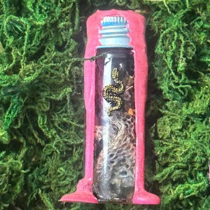 Lilith Altaropfer – Handgefertigte Devotionalien