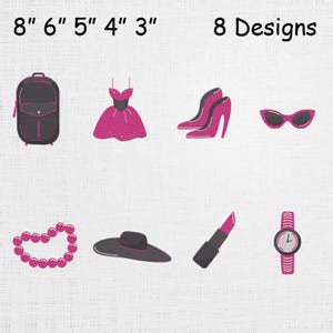 Puede incluir: Ilustración con ocho diseños de accesorios de moda. Incluye una mochila, un vestido, tacones altos, gafas de sol, un collar, un sombrero, lápiz labial y un reloj. El texto "8 Designs" está en la parte superior.
