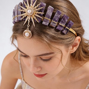 Tiara solar con corona de cristal de la Diosa del Sol, piedras preciosas en bruto, tocado de aleación con rayos de sol y perlas artificiales, tocado ajustable para festivales.