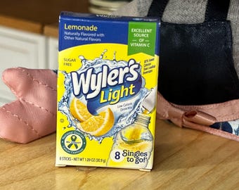 Miniature Wyler's Light Lemonade- Mini Brands Series 3