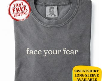 Camiseta Comfort Colors® "Enfrenta tu miedo": camiseta motivadora de coraje, fuerza mental y crecimiento personal, regalo inspirador