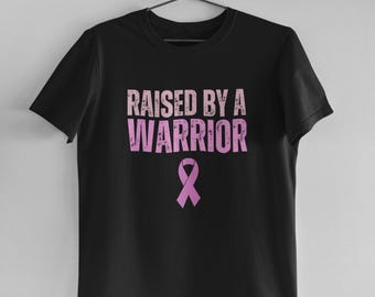 Camiseta contra el cáncer de mama: Criada por una guerrera, camiseta de apoyo, empoderamiento y concienciación.
