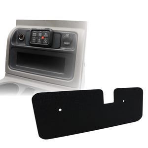 Puede incluir: Un salpicadero gris con un panel de control negro que incluye varios interruptores y luces indicadoras. Incluye una toma de corriente y una placa negra separada con orificios de montaje.