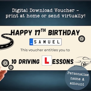 Könnte beinhalten: Ein digitaler Download-Gutschein mit dem Text "HAPPY 17TH BIRTHDAY" und "10 DRIVING LESSONS". Der Gutschein enthält eine Straßen-Grafik, Illustrationen von Autorädern und eine Auto-Umrisslinie. Der Text "SAMUEL" wird auf einem Nummernschild angezeigt.