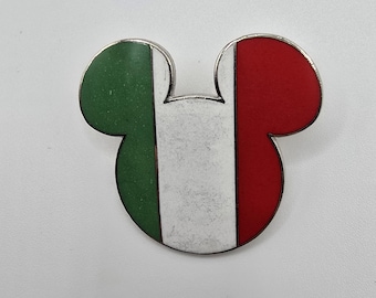 Pin oficial vintage de Disney con los colores de la bandera de Italia dentro de la forma de la cabeza y las orejas de Mickey Mouse.
