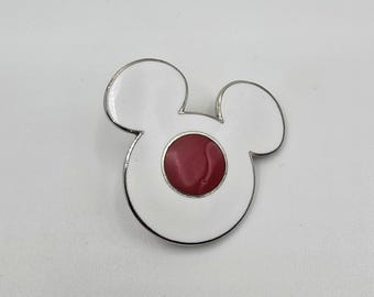 Pin oficial vintage de Disney con los colores de la bandera de Japón dentro de la forma de la cabeza y las orejas de Mickey Mouse