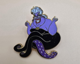 Pin oficial vintage de Disney que muestra a Úrsula, la bruja marina mitad pulpo de La Sirenita.