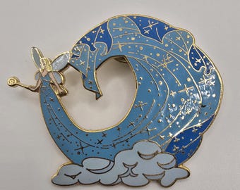 Pin oficial vintage de Disney que muestra al Hada Azul de Pinocho con su varita. Es una edición limitada de 5000 unidades.