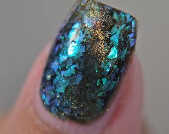A Light in the Forest | Green & Gold magnetic nail polish with shifting auroral flakies