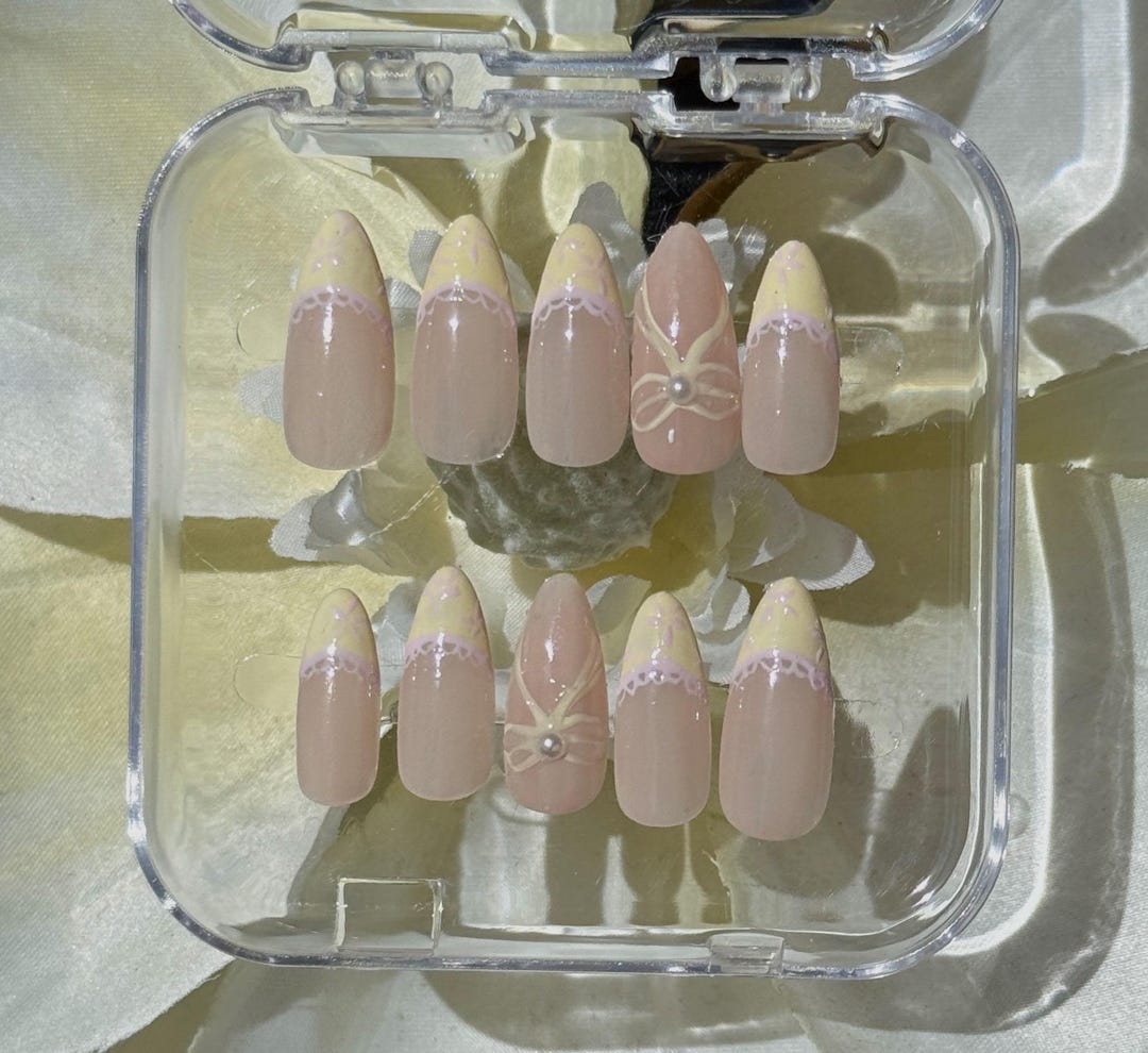 コケットキュートな黄色のリボン Gel-X プレスオンネイル
