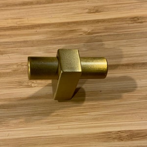 Modern T Knob gold
