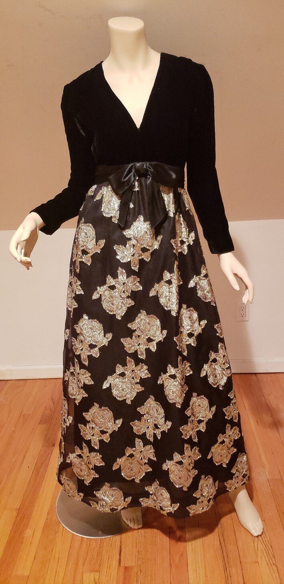 Metallic Gold Lame' Rosette Organza and velour hos