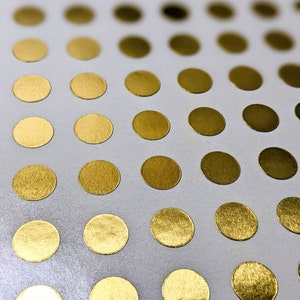 Mini autocollants à pois dorés - Autocollants ronds en or métallique - Autocollants circulaires en feuille d'or, 0,5 pouce, lot de 154