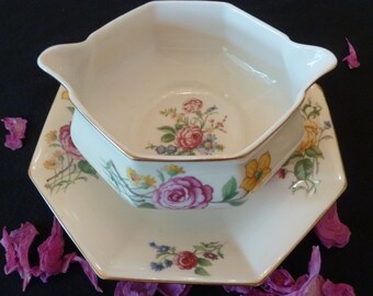 Theodore Haviland Glendale Gravy/Sauce boat, discontinued. This piece has an attached underplate and  24 Karat gold trim.