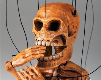 Scheletro sorridente - tradizionale marionetta intagliata a mano (fatta a mano nella Repubblica Ceca)