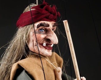 Kleine heksenpop - handgemaakte marionet