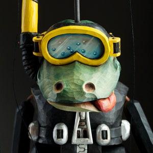 Frischer Froschtaucher – Holzkunstmarionette aus der Zoo Sapiens Kollektion
