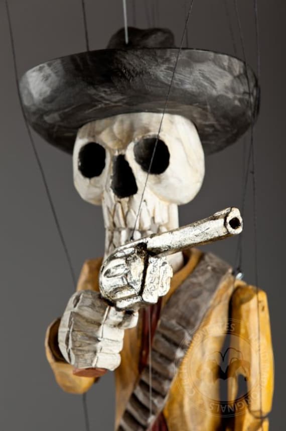 エミリオ・ザパタ・サリザール – 手彫りのマリオネットの骸骨、25