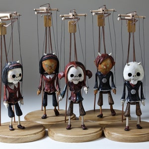 Holzständer für Marionetten aus Holz