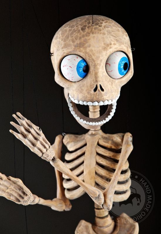手彫りの骸骨マリオネット：リンデンウッド人形、チェコ製 - Etsy 日本