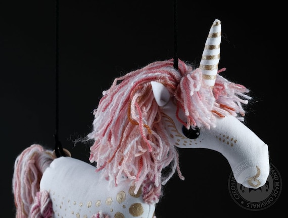 Marionnette à main en tissu Licorne faite main en France
