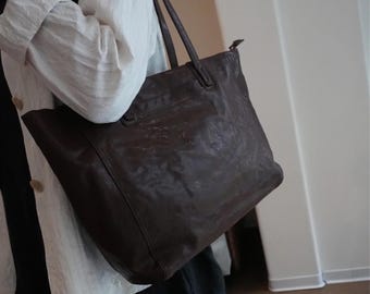 Bolsa de ombro minimalista: tamanho grande, feita à mão, feminina, em couro legítimo.