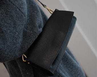 Bolsa transversal de couro estilo vintage: tamanho pequeno, bolsa de pulso com cinto de couro, cinto com estampa floral.