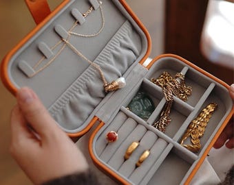 Caixa de joias em couro estilo vintage: Bolsa para cosméticos e acessórios, organizador de joias para viajantes.
