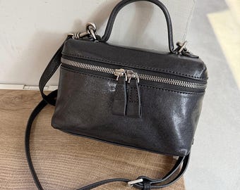 Bolsa transversal vintage feita à mão: acessórios em couro bovino, bolsa elegante com alça superior.