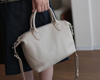 Bolsa transversal feita à mão: couro genuíno, alça ajustável, bolsa feminina minimalista.