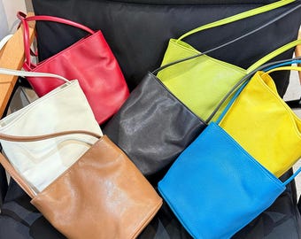 Bolsa Tote Grande com Design Minimalista: Bolsa de Mão Feminina em Couro Bovino, Colorida