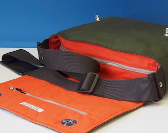 Satchel Messenger de algodón encerado con solapa Harris Tweed para tableta, cámara, lector electrónico, computadora portátil, etc.