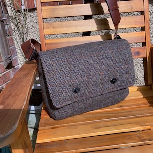 Sac messager en tweed avec bandoulière en cuir - sacoche en tissu pour tablette, appareil photo, liseuse, ordinateur portable